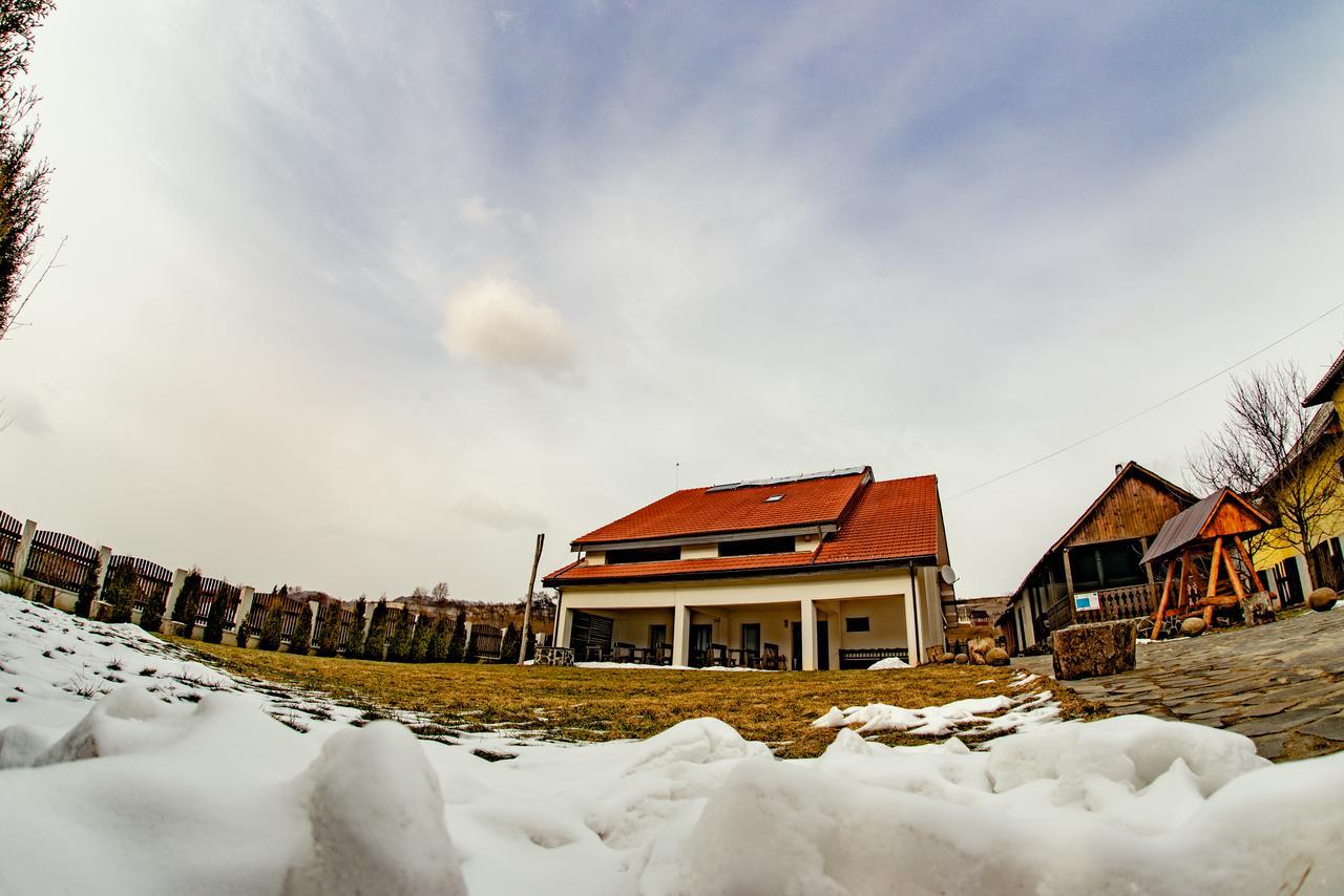 Pensiunea Popasu Suciu de Sus Buitenkant foto